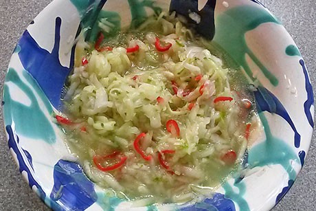 Gurkensalat mit Chili