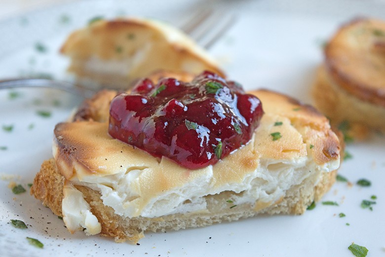 Ziegenkäse-Honig-Brötchen