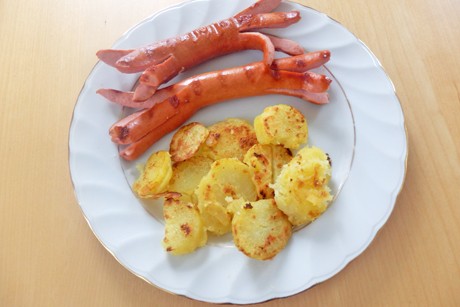 Grillwürste mit Röstkartoffeln