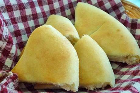Brotfladen mit Olivenöl