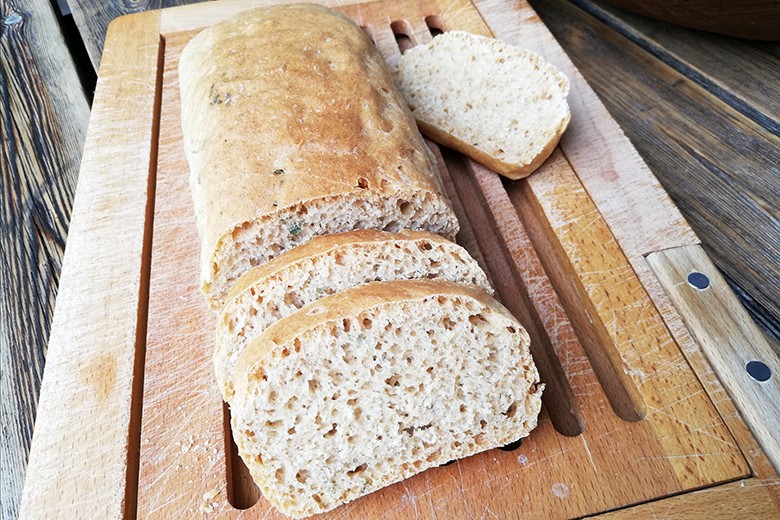 Dinkel-Toastbrot mit Kräutersalz