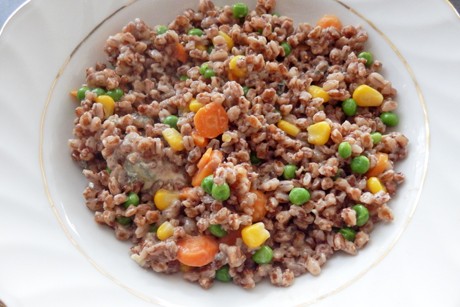 Urkornreis mit Gemüse und Gorgonzola