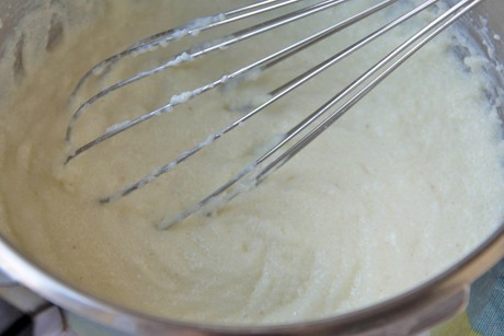 Babys erster Grießbrei