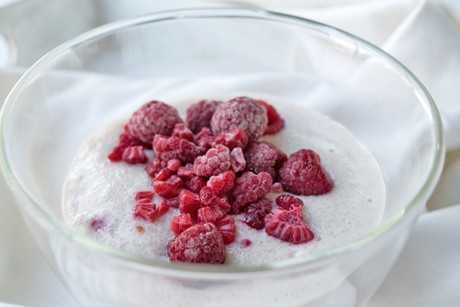 Grießbrei mit Himbeeren