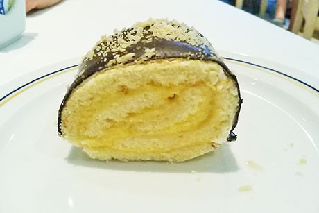 Biskuitroulade mit Zitronencreme