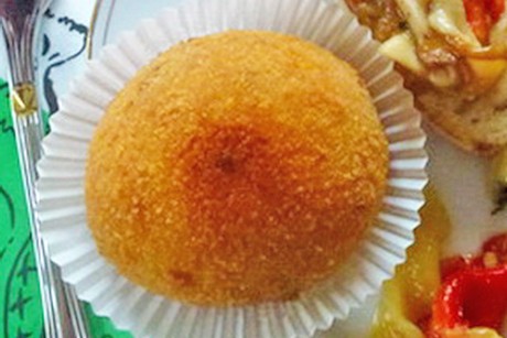 Spanische Reisbällchen