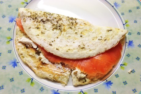 Eiweiß-Omlette mit Räucherlachs
