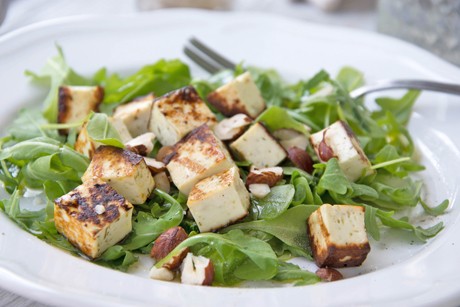 Rucola mit Halloumi