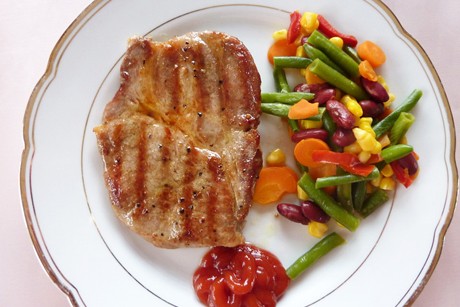 Schweinesteaks gegrillt