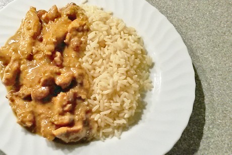 Curry-Geschnetzeltes mit Rosinen
