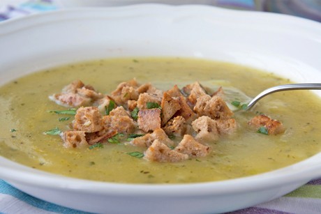 Erdäpfel-Zwiebelsuppe