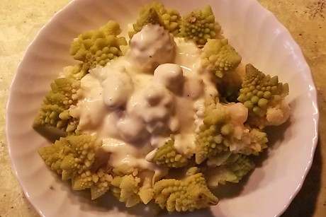 Romanesco mit Käsesauce