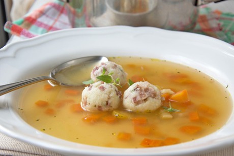 Speckgrießknöderlsuppe