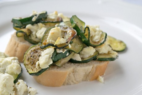 Zucchini-Feta Brötchen