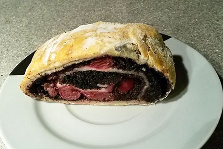 Mohnstrudel mit Weichseln
