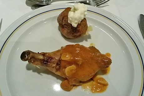 Hendlhaxerln mit Knoblauchsauce