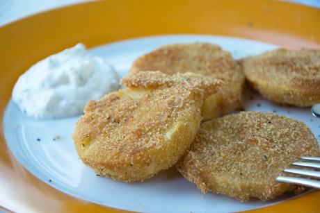 Panierter Kohlrabi mit Dip