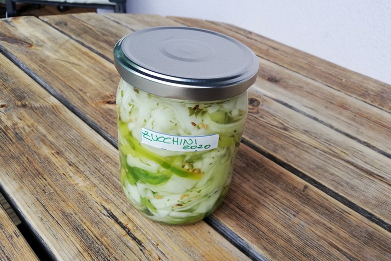 Eingelegte Zucchini