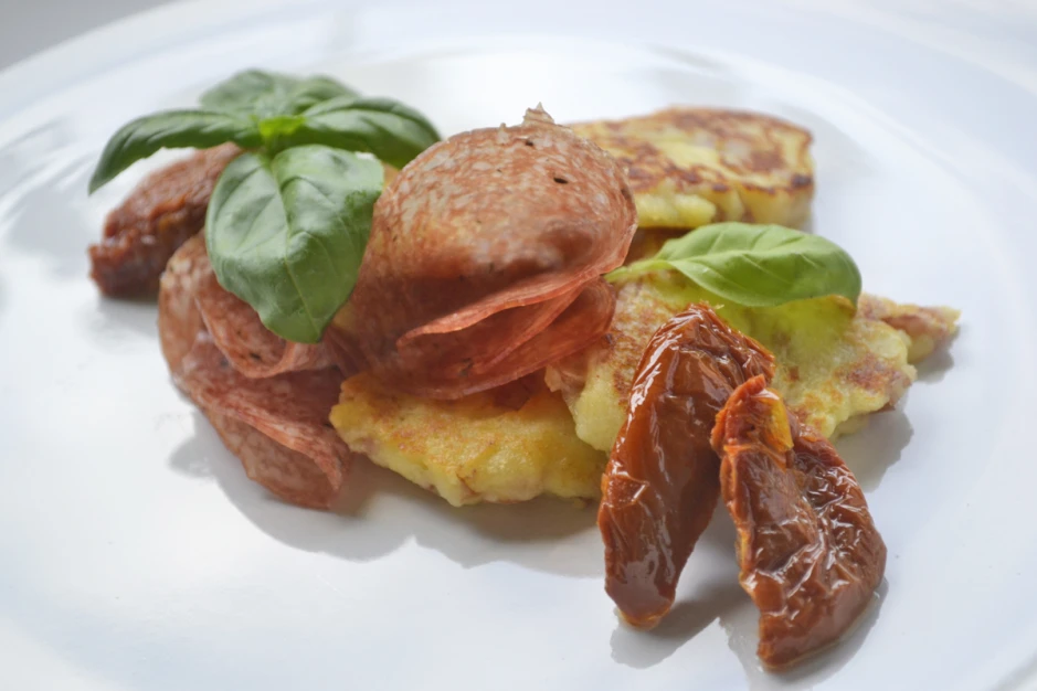 Kartoffel-Salami-Teegeb&auml;ck