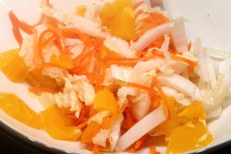 Chinakohl-Karotten-Orangen Salat
