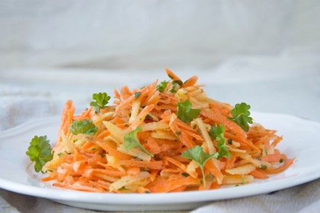 Fruchtiger Karottensalat