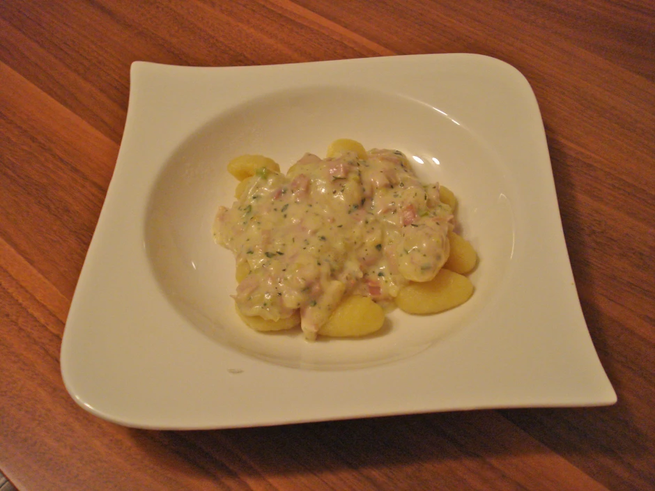 Gnocchi mit sahniger Blauschimmelkäse-Sauce