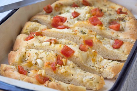 Focaccia mit Tomaten und Oregano