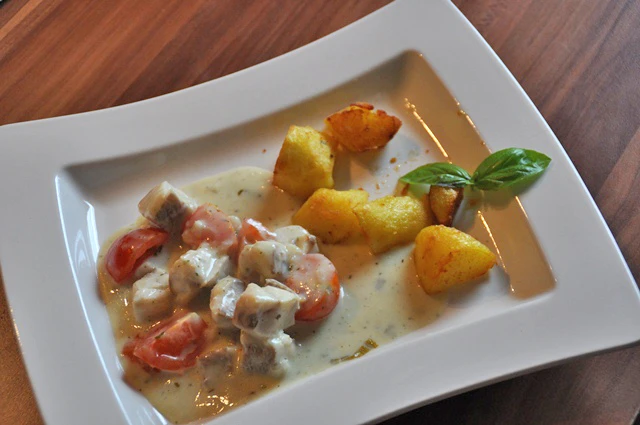 Scholle in Kr&auml;utersauce mit Bratkartoffeln