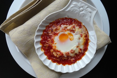 Eier in Tomatensauce