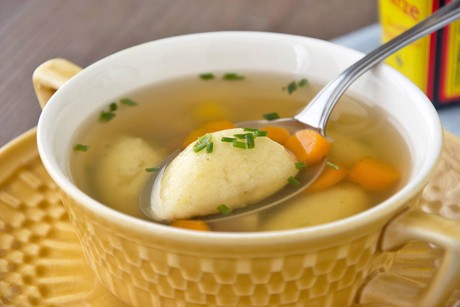 Erdäpfelnockerl als Suppeneinlage
