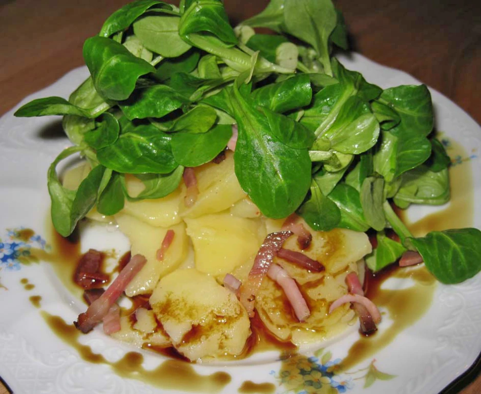 Kartoffel - Vogerlsalat mit Speck und Kernöldressing