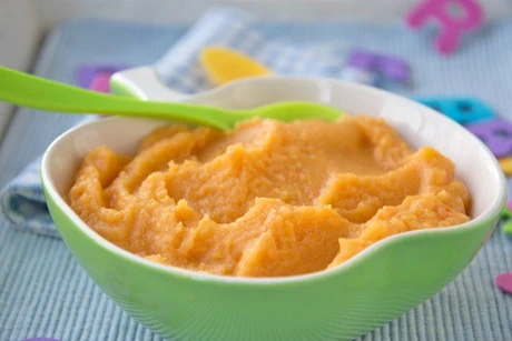 Karotten-Kohlrabi-Brei mit Hühnerbrust