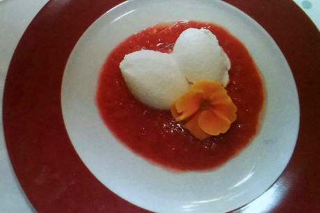 Topfennockerl mit Fruchtmus