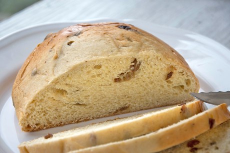 Milchbrot mit Rosinen