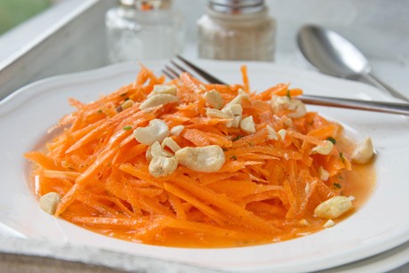 Karottensalat mit Nuss