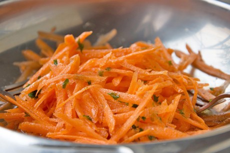 Karottensalat mit Senfnote