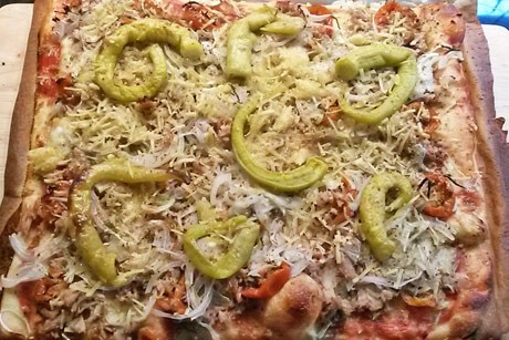 Thunfischpizza mit Dinkelteig