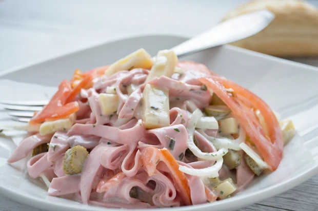 Schweizer Wurst-Käse Salat