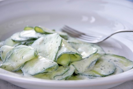 Gurkensalat mit Sauerrahm