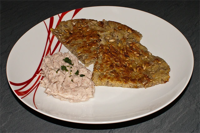 Riesenpuffer aus Sonnenblumensprossen und Kartoffeln