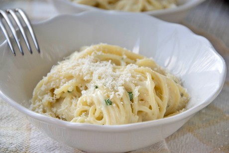 Knoblauch-Parmesan Spaghetti
