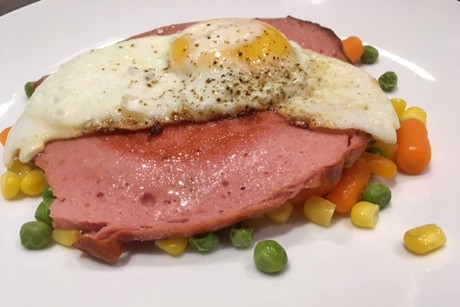 Leberkäse mit Spiegelei