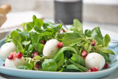 Vogerlsalat mit Granatapfel
