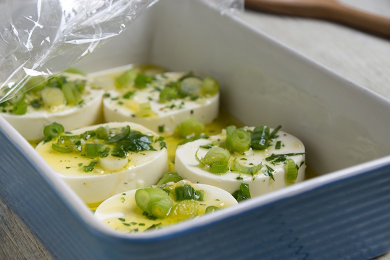 Marinierter Ziegenkäse