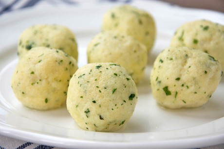 Kräuterknödel