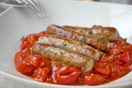 Bratwurst mit Paradeisern