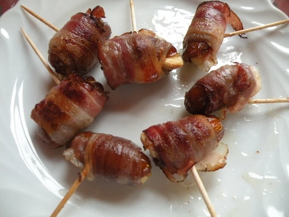 Datteln mit Speck