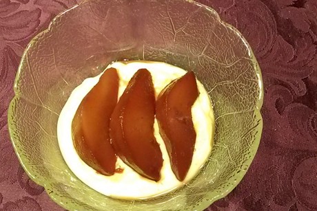 Vanillecreme mit Rotweinbirnen