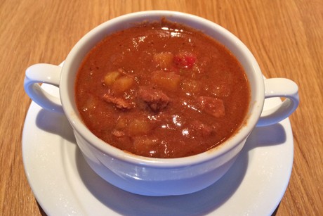 Pikante Gulaschsuppe
