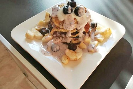 Bananen-Ei Pancakes mit Heidelbeeren